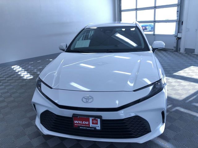 Used 2025 Toyota Camry LE image 15