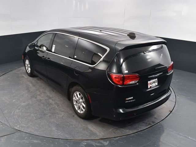 Used 2023 Chrysler Voyager LX image 45