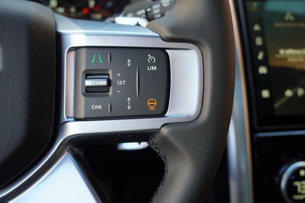 New 2025 Land Rover Discovery S image 18