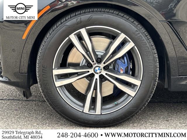 Used 2022 BMW X7 M50i w/ Executive Package image 11