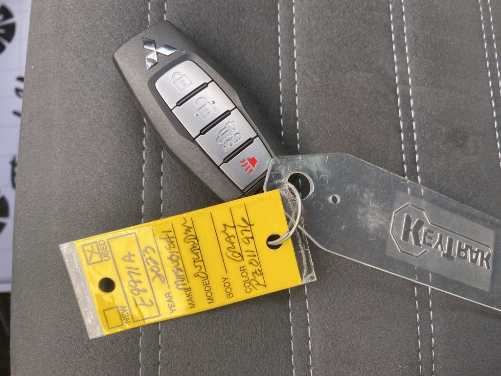 Used 2023 Mitsubishi Outlander SE image 26