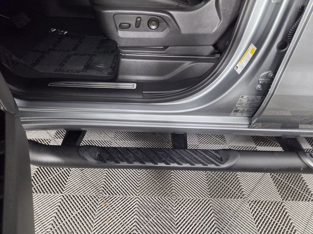 Used 2025 Chevrolet Silverado 1500 RST w/ Convenience Package II AWD/4WD image 11