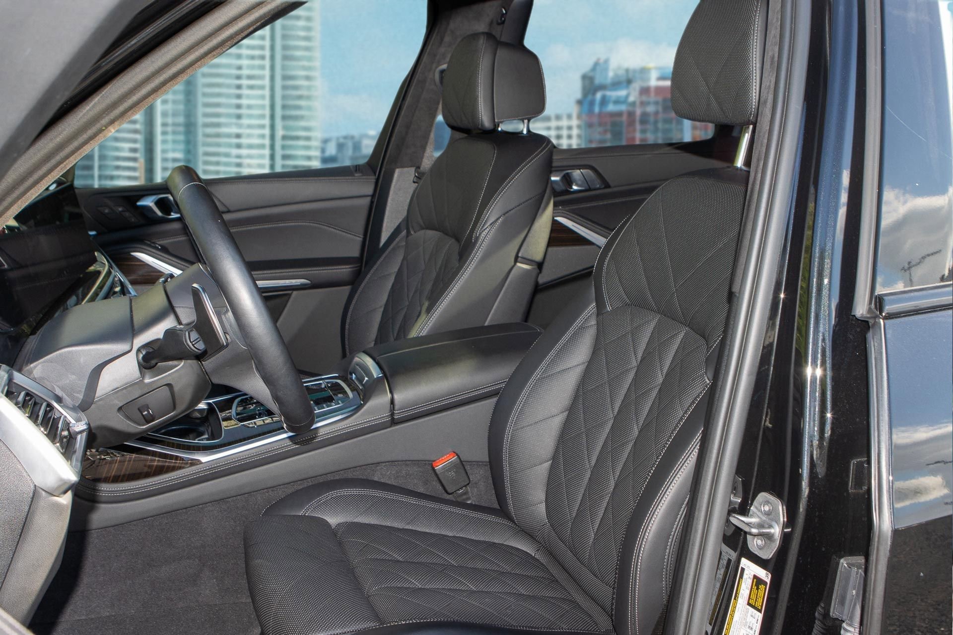 Used 2024 BMW X7 xDrive40i w/ Executive Package image 17