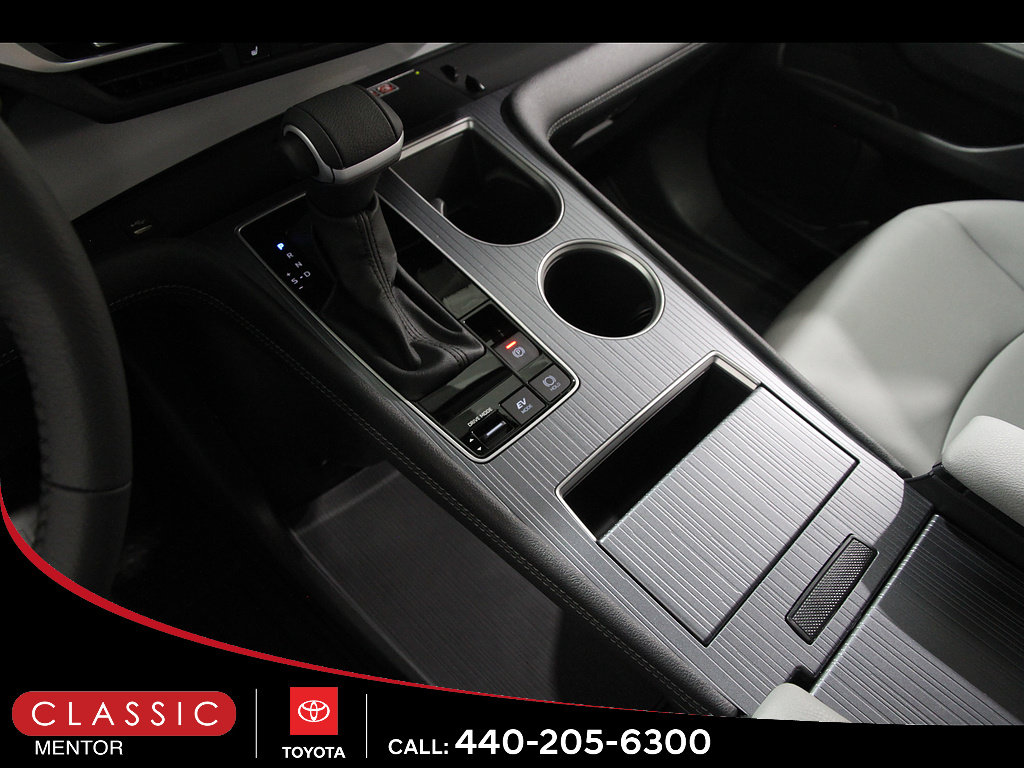 Used 2026 Toyota Sienna XLE FWD image 15