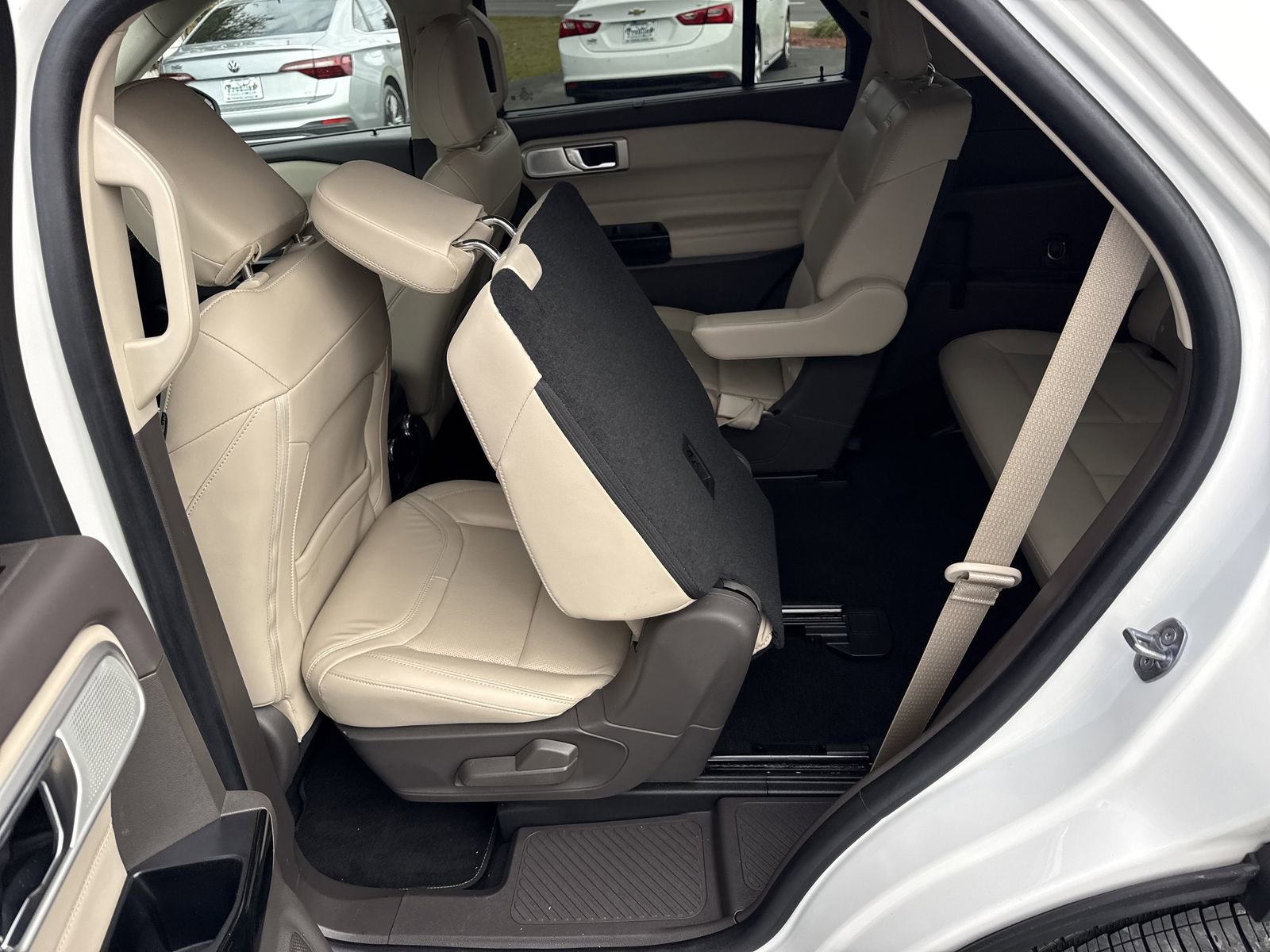 Used 2022 Ford Explorer Platinum w/ Equipment Group 601A image 11