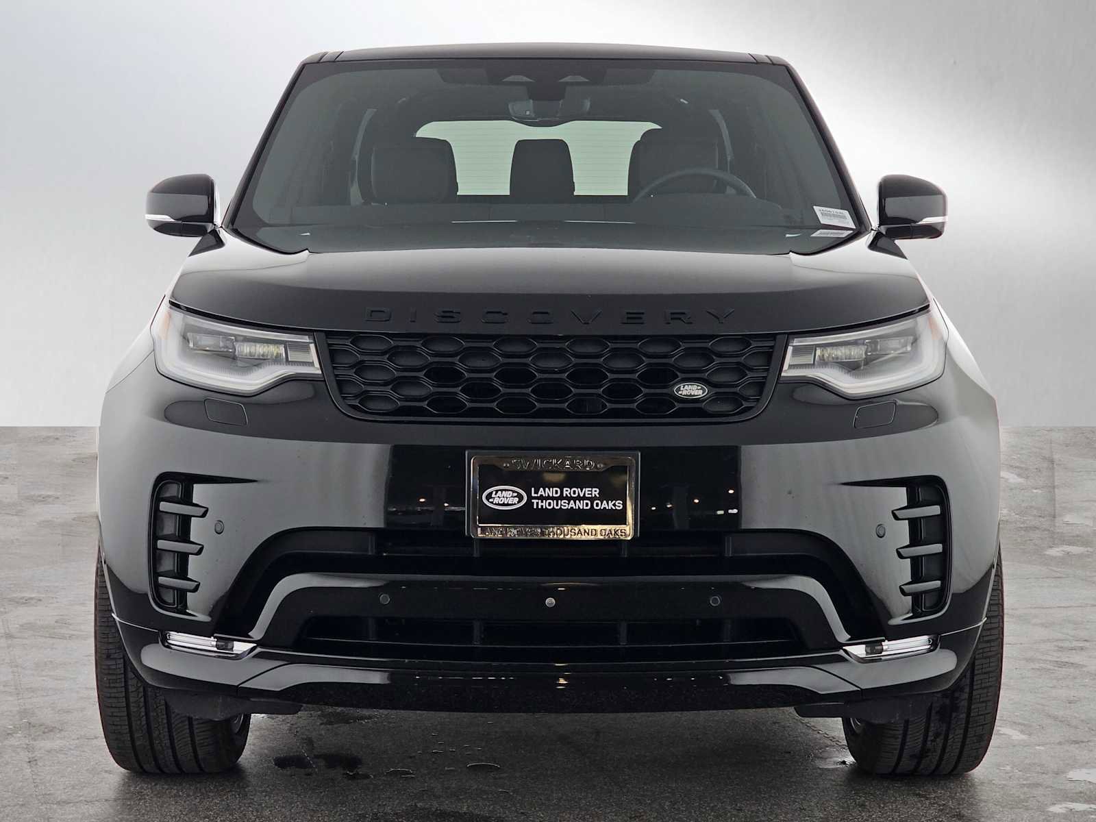 Used 2025 Land Rover Discovery Dynamic SE image 8