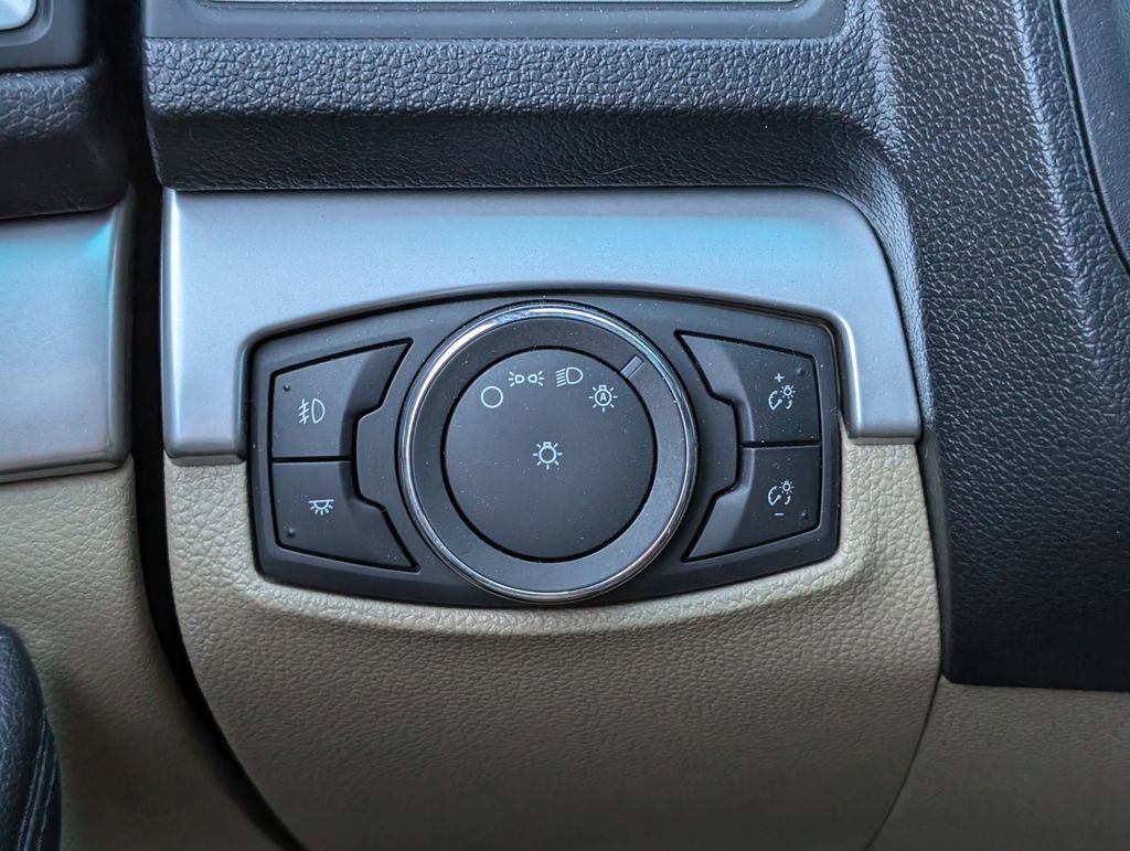 Used 2016 Ford Explorer XLT w/ Equipment Group 202A image 17