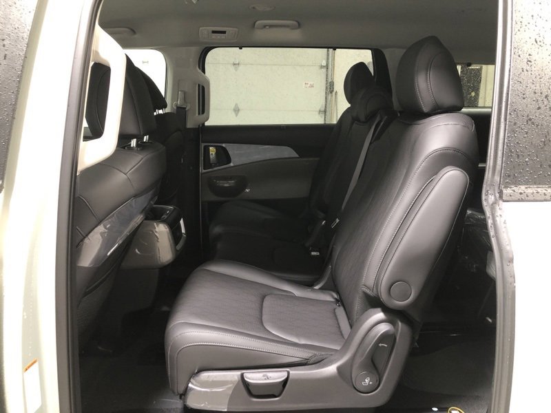 New 2026 Kia Carnival EX image 16