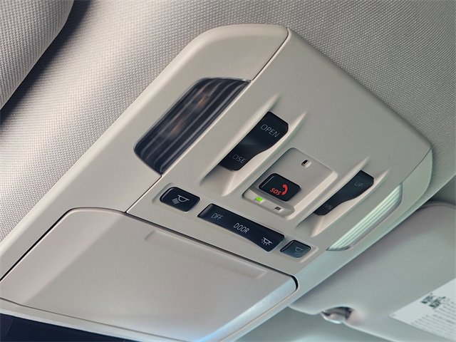 Used 2024 Toyota Highlander XLE image 28