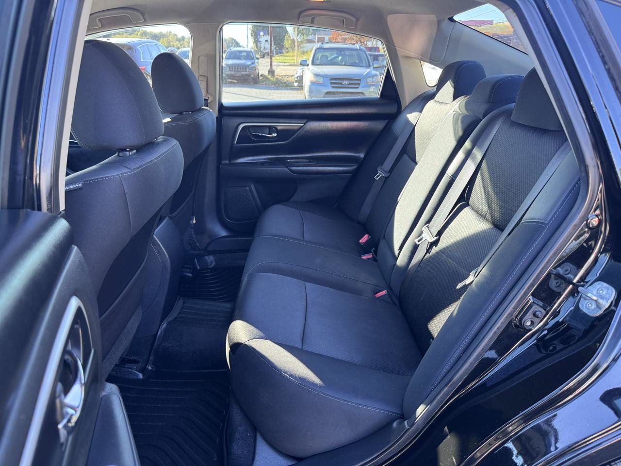 Used 2017 Nissan Altima 2.5 SR FWD image 12
