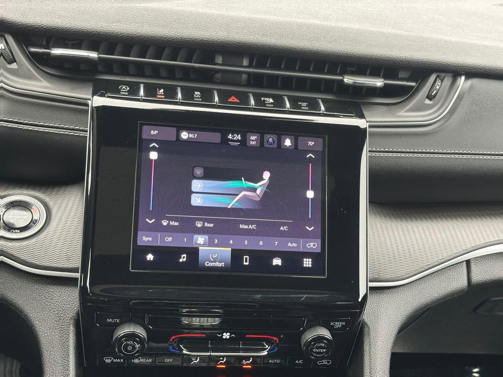 Used 2024 Jeep Grand Cherokee Laredo X image 15