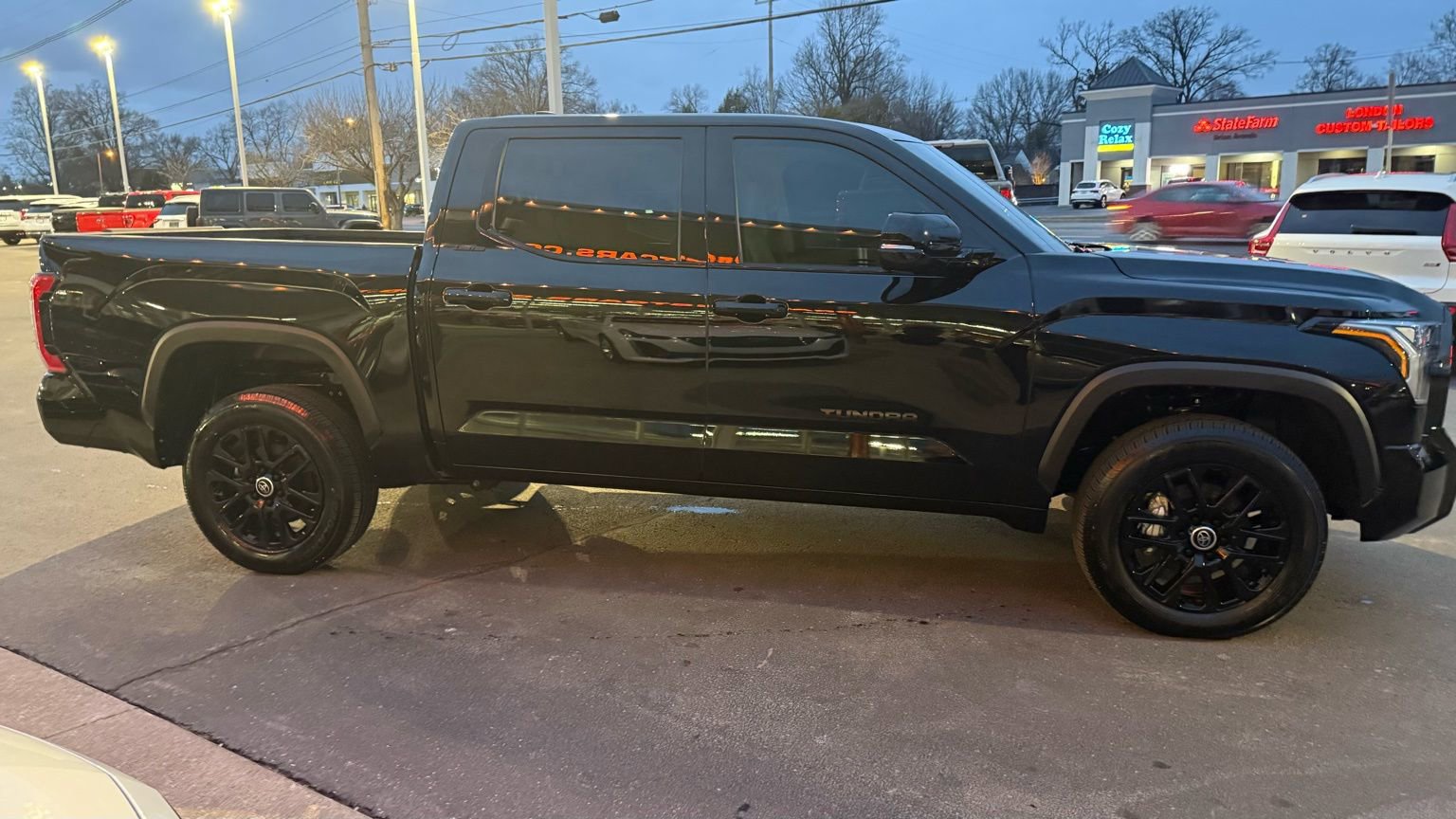 Used 2024 Toyota Tundra Limited image 8