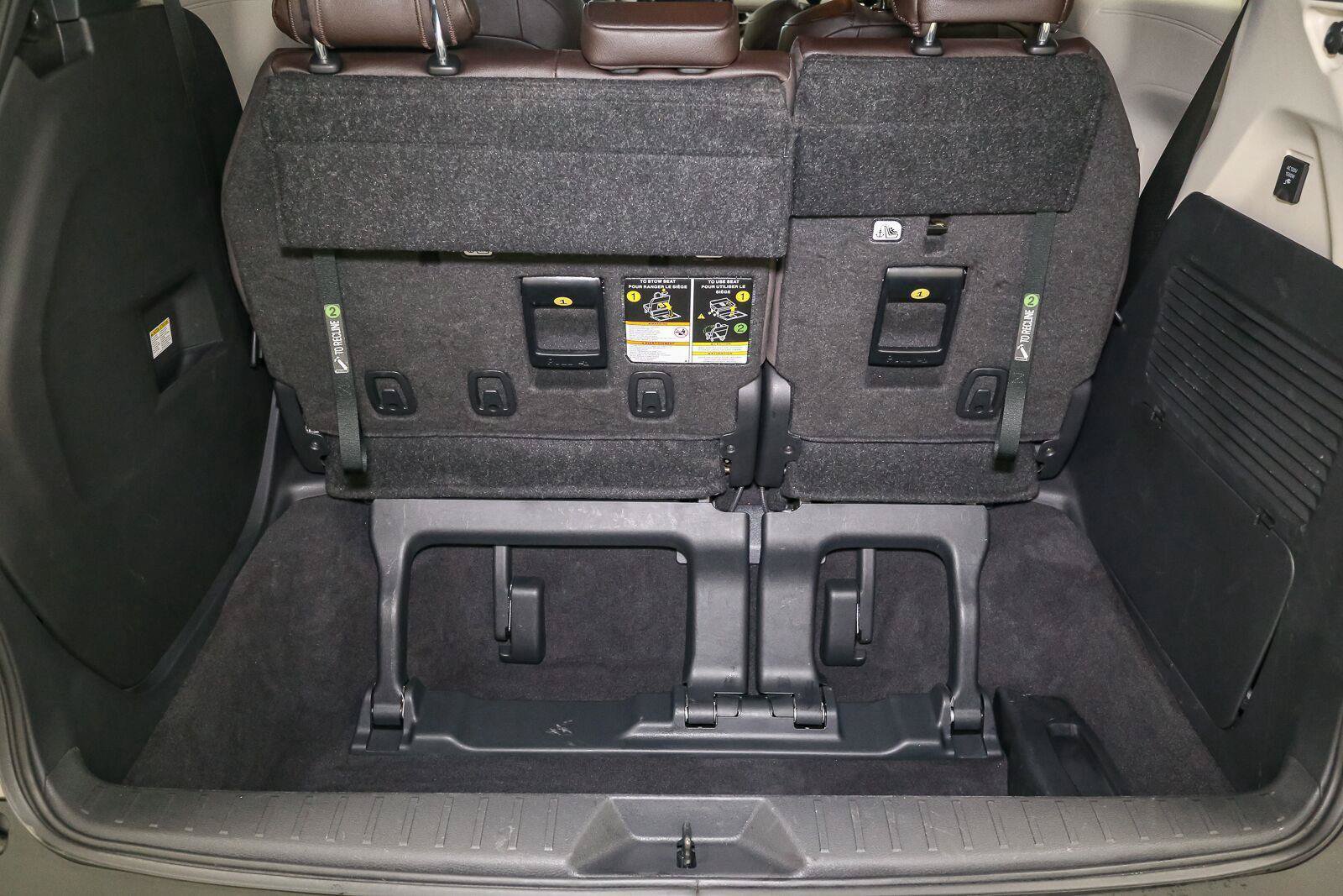Used 2023 Toyota Sienna Platinum AWD/4WD image 13