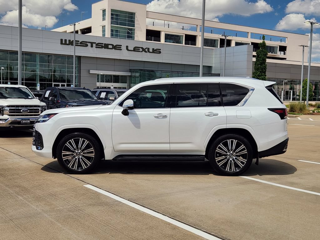 Used 2023 Lexus LX 600 4WD w/ Luxury Package image 4