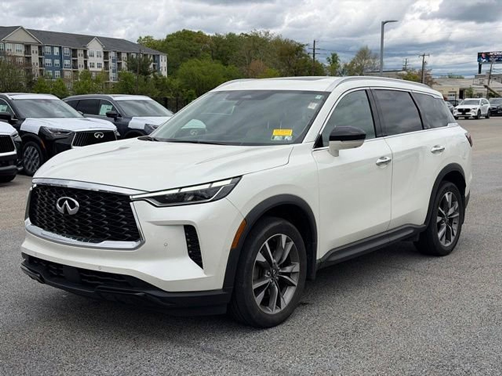 Certified 2023 INFINITI QX60 Luxe w/ Cargo Package AWD/4WD image 3