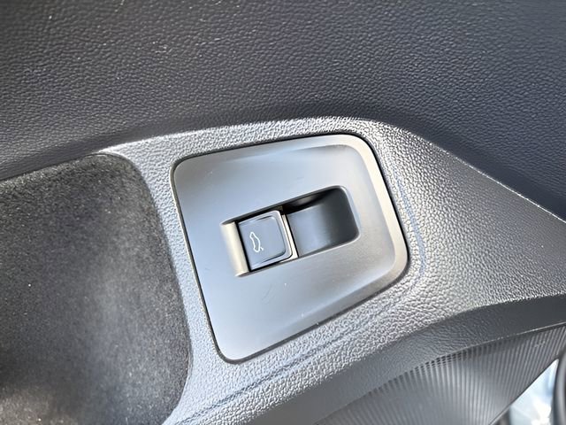 Used 2022 Volkswagen Tiguan SE image 12