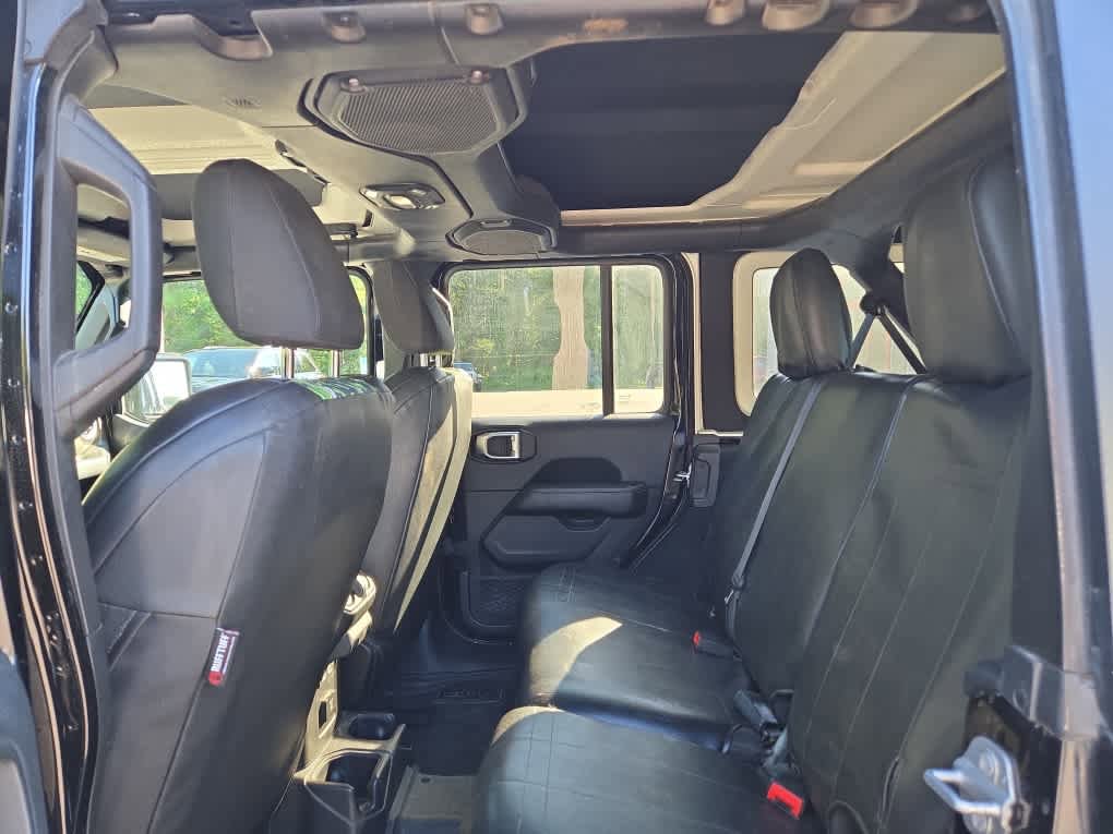 Used 2018 Jeep Wrangler Unlimited Sahara w/ Dual Top Group AWD/4WD image 19