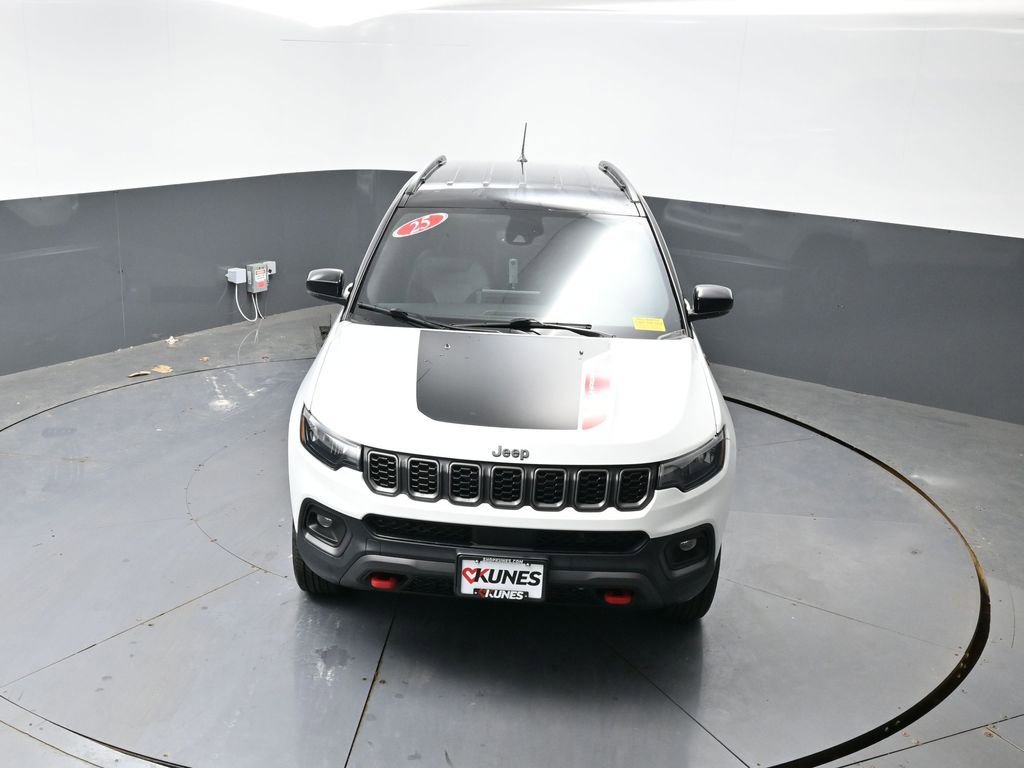 Used 2025 Jeep Compass Trailhawk AWD/4WD image 43