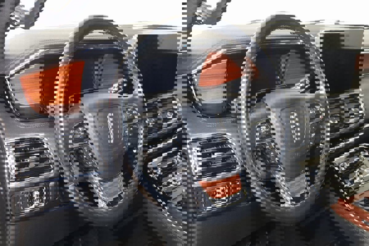 Used 2024 Lincoln Navigator L Reserve image 6