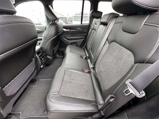 New 2025 Jeep Grand Cherokee Altitude image 14