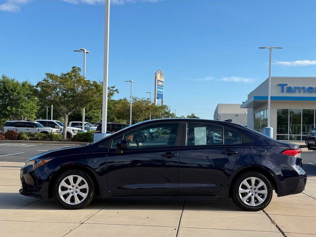 Used 2025 Toyota Corolla LE FWD image 5