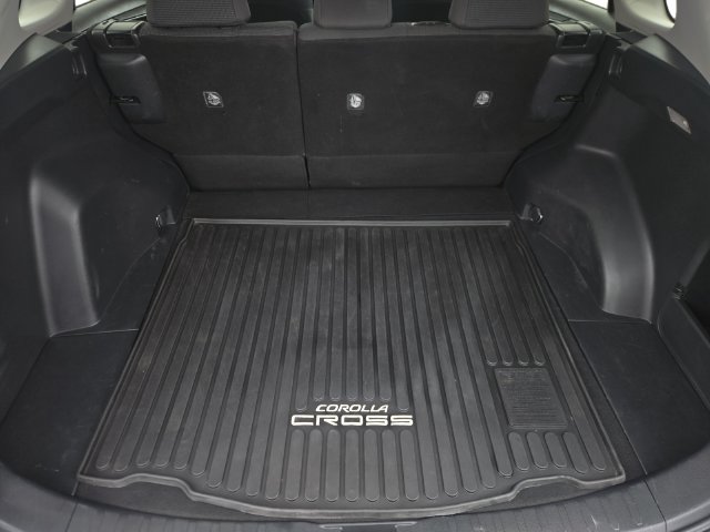 Certified 2021 Toyota RAV4 LE AWD/4WD image 13