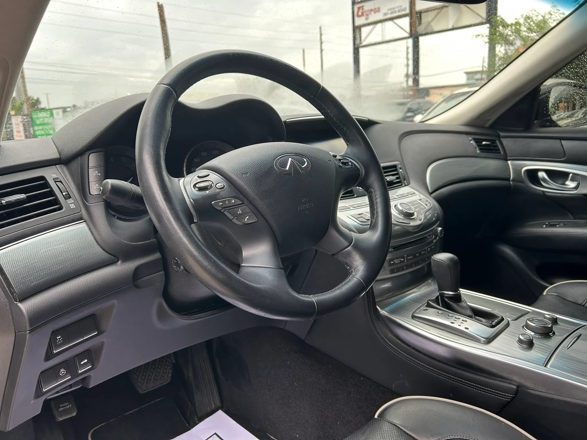 Used 2017 INFINITI Q70 3.7 AWD/4WD image 11