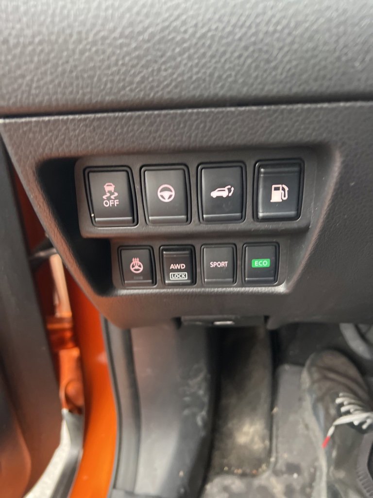 Used 2019 Nissan Rogue SV w/ Sun & Sound Touring Package image 7