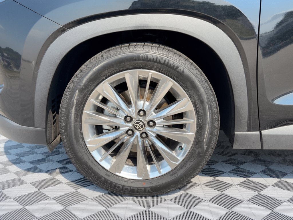 Used 2024 Toyota Grand Highlander AWD image 13