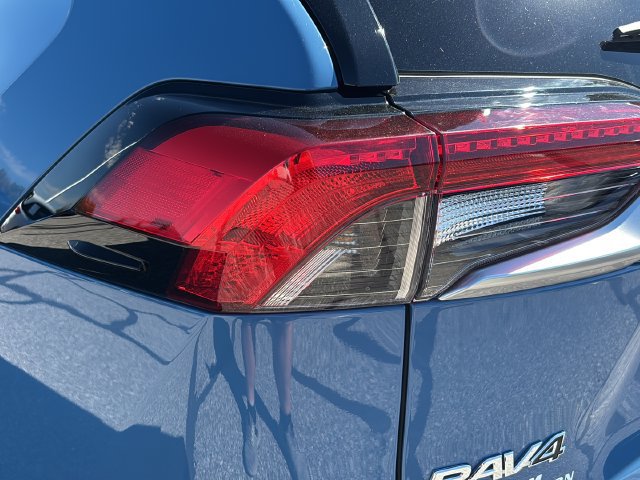 Used 2025 Toyota RAV4 XSE AWD/4WD image 28