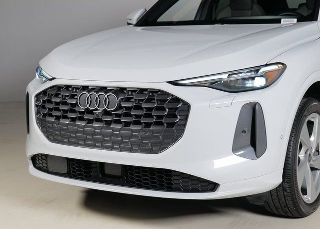 Certified 2025 Audi Q5 Premium Plus image 27