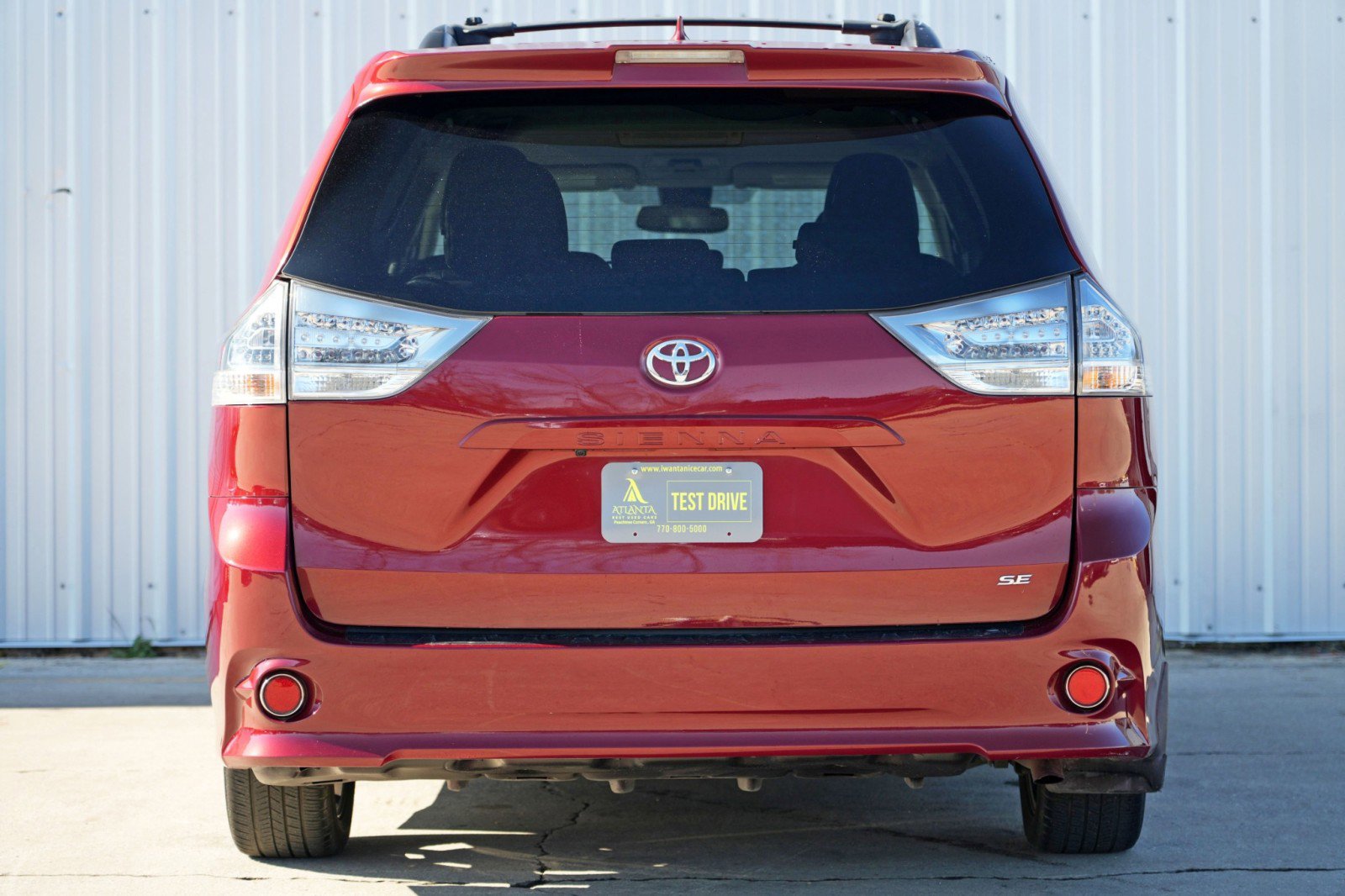 Used 2019 Toyota Sienna SE w/ Carpet Mat Package FWD image 10