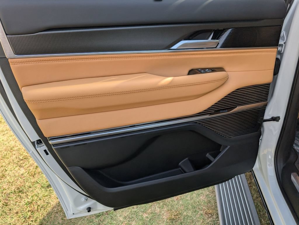 New 2026 Jeep Grand Wagoneer L Summit AWD/4WD image 28