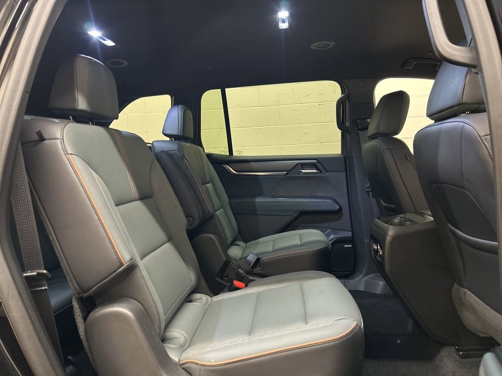 Used 2024 GMC Acadia AT4 w/ Luxury Package image 11