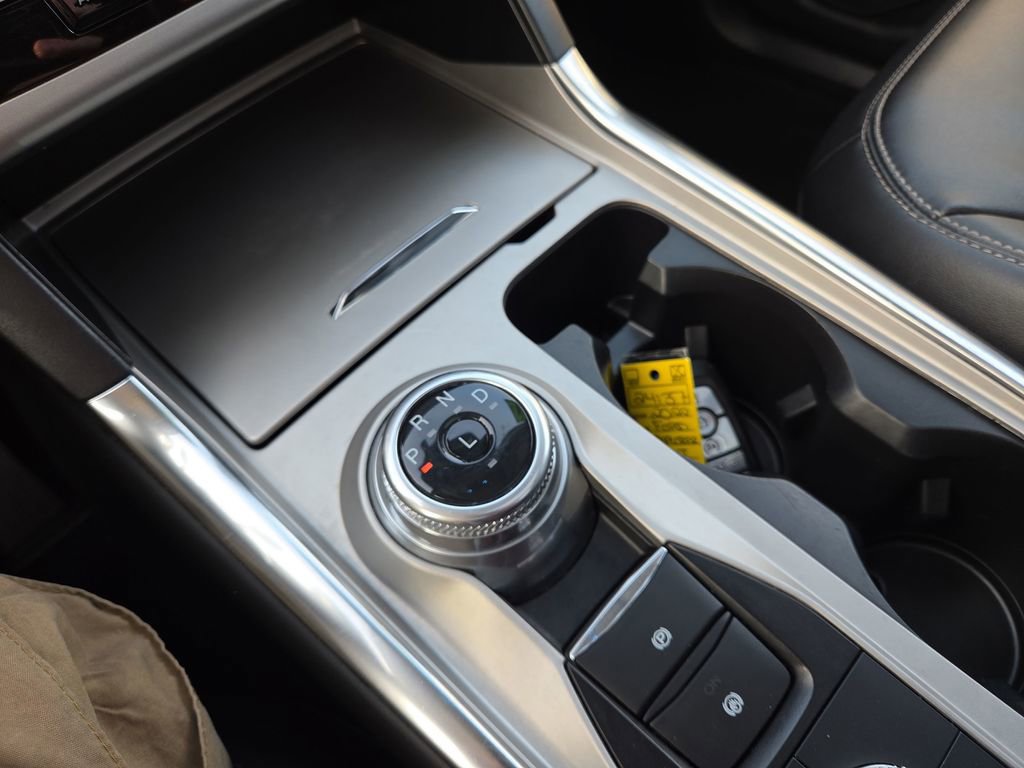 Used 2022 Ford Explorer XLT w/ Equipment Group 202A image 25