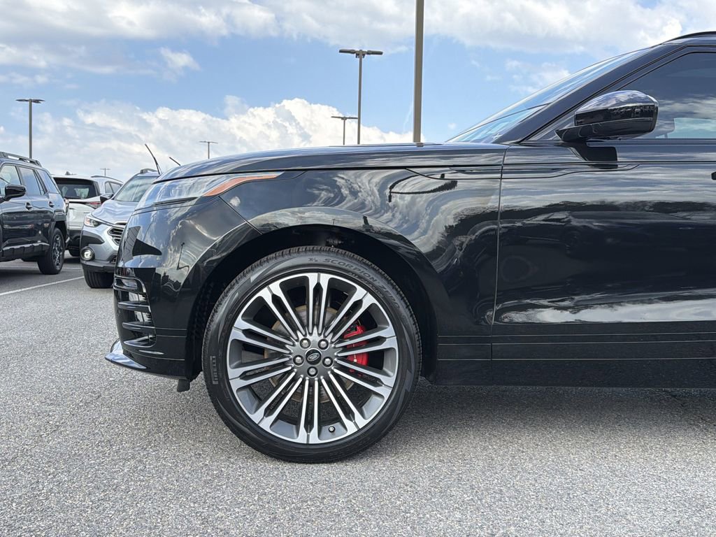 Used 2025 Land Rover Range Rover Velar Dynamic SE image 9