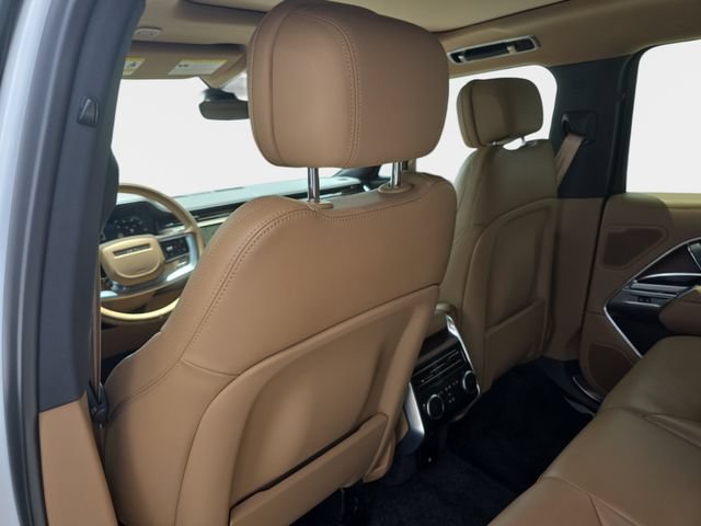 Used 2025 Land Rover Range Rover SE AWD/4WD image 12
