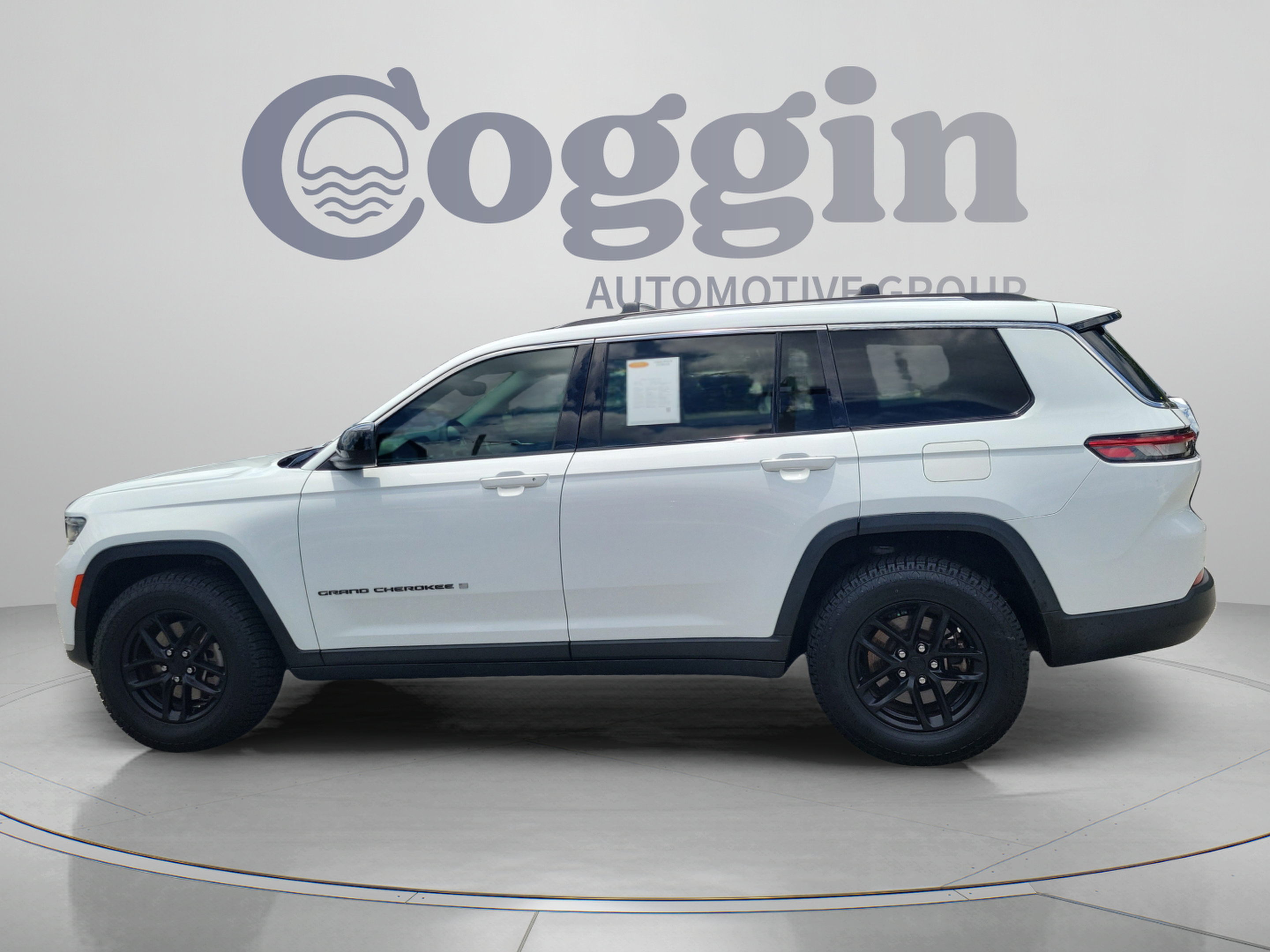 Used 2022 Jeep Grand Cherokee L Laredo w/ Luxury Tech Group I AWD/4WD image 2