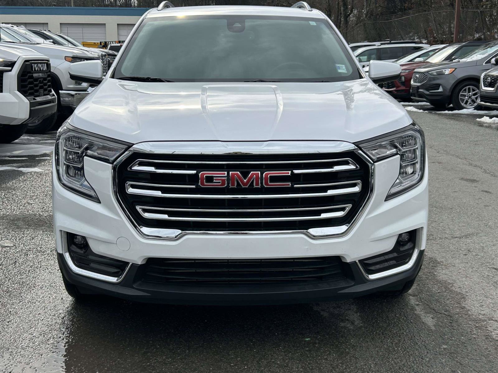 Used 2023 GMC Terrain SLT image 8