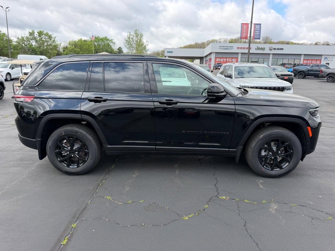 New 2026 Jeep Grand Cherokee Altitude image 2
