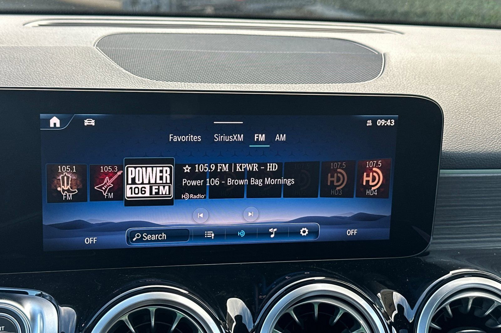 New 2026 Mercedes-Benz GLB 250 image 5