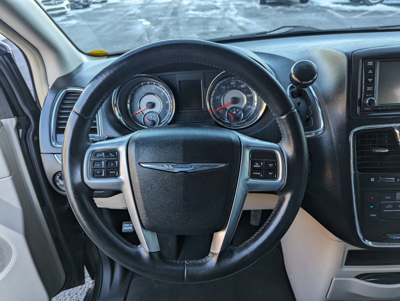 Used 2013 Chrysler Town & Country Touring image 16