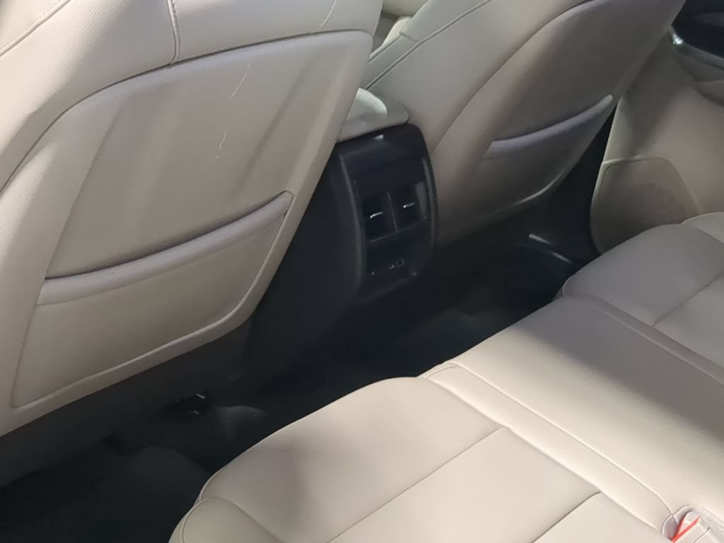 Used 2021 Cadillac XT4 Luxury w/ Cold Weather Package AWD/4WD image 22