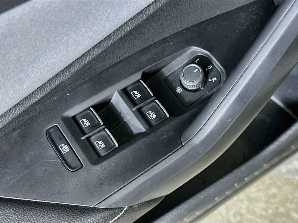 Used 2025 Volkswagen Jetta SE FWD image 22