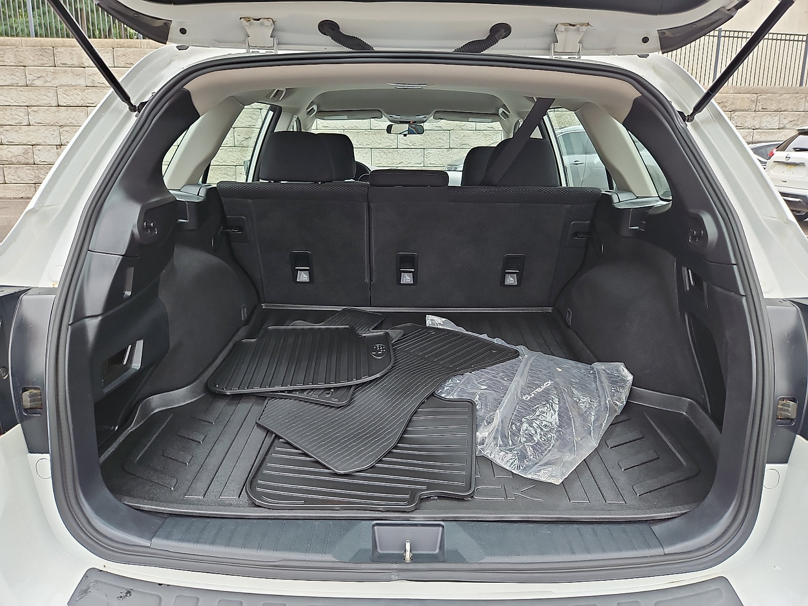 Used 2017 Subaru Outback 2.5i AWD/4WD image 27