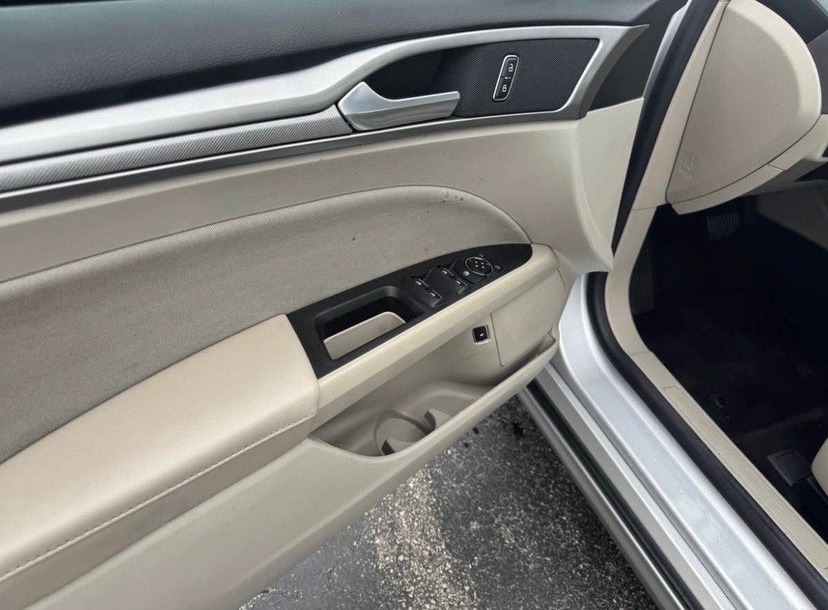 Used 2019 Ford Fusion SE image 6