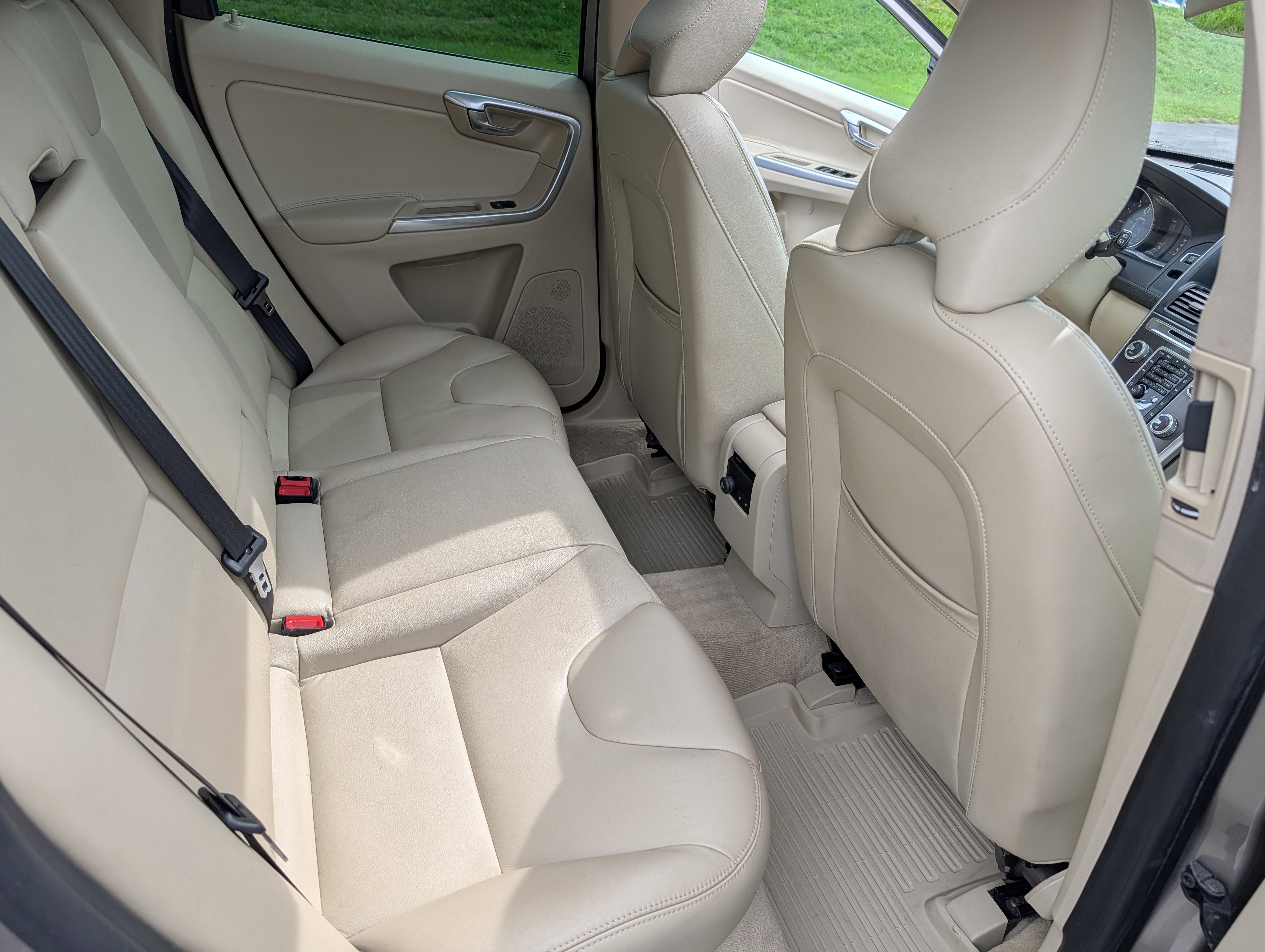 Used 2016 Volvo XC60 T5 Platinum w/ Climate Package FWD image 28