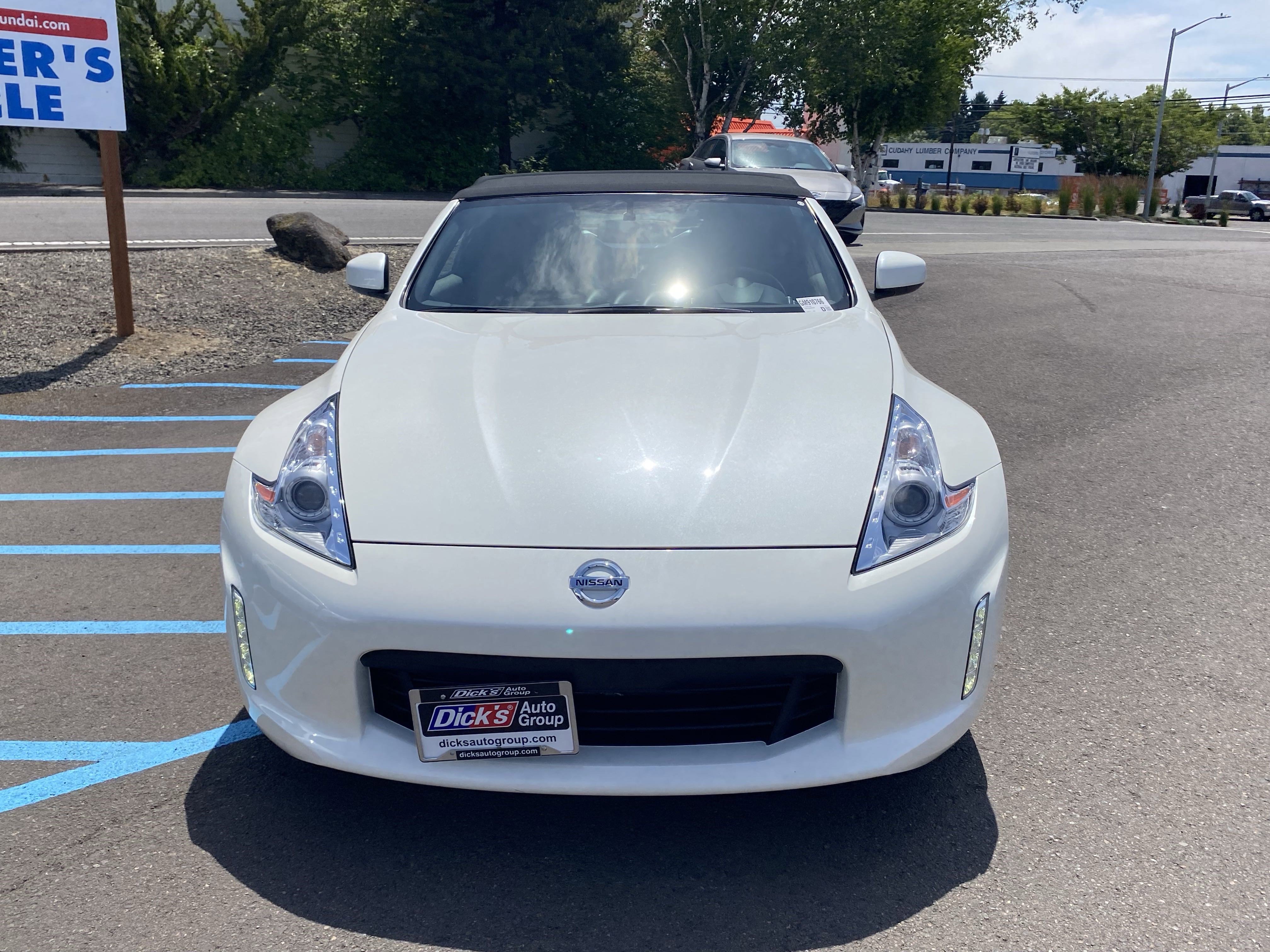 Used 2016 Nissan 370Z Roadster image 9