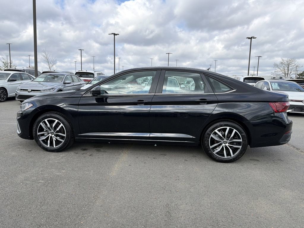 New 2026 Volkswagen Jetta SE image 2