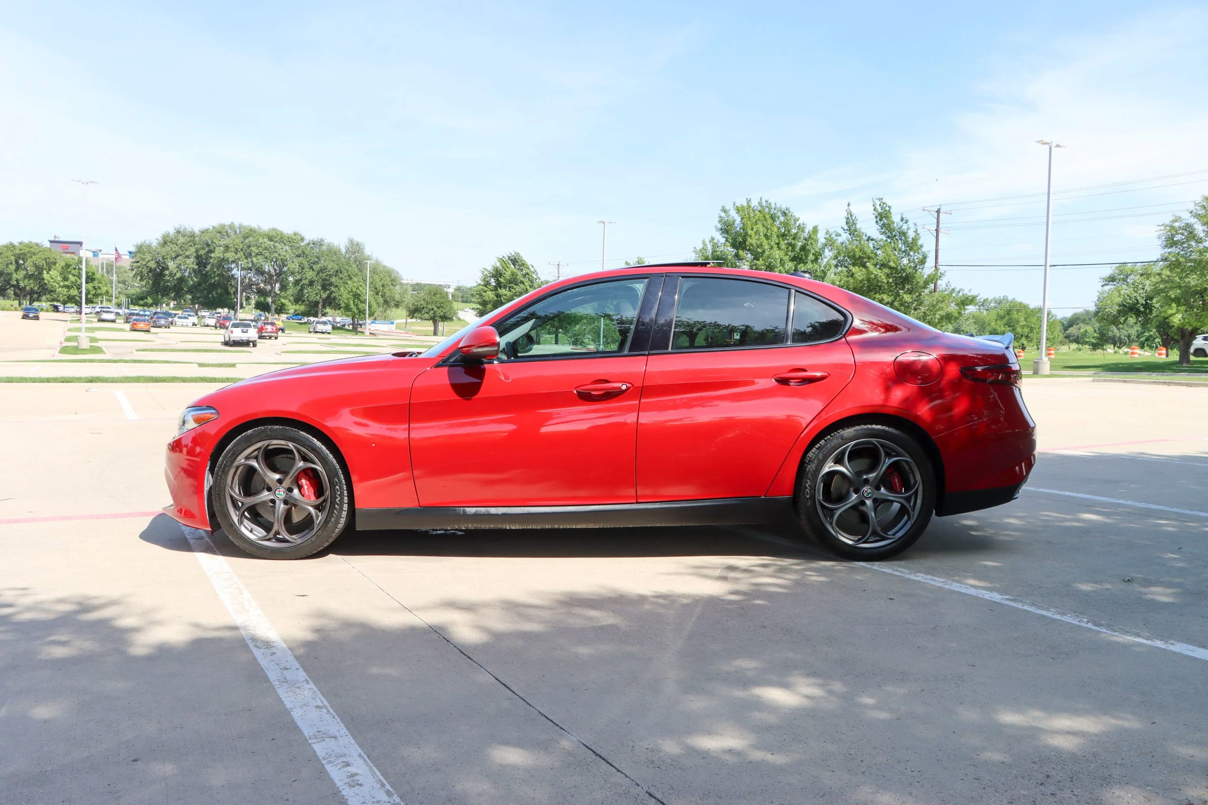 Used 2017 Alfa Romeo Giulia Ti w/ TI 19" Sport Package AWD/4WD image 4